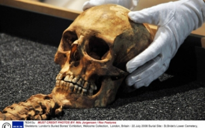 Misterul ciumei care a devastat Europa: ce s-a descoperit dupa 700 de ani intr-o groapa din Londra