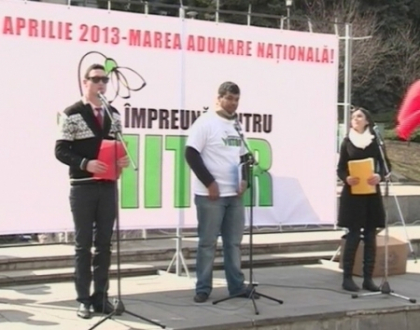 Nicio duminica fara proteste. Cativa tineri au cantat astazi in PMAN. Ce au vrut sa demonstreze Nicio duminica fara proteste. Cativa tineri au cantat astazi in PMAN. Ce au vrut sa demonstreze