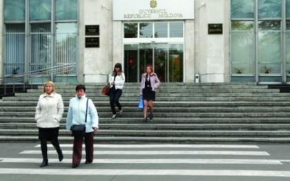 Moldova, tara sefilor. La un conducator din administratia publica revin doar trei subalterni
