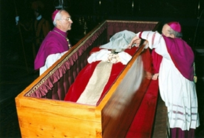 Cine este omul care a condus Biserica Catolica 33 de ZILE. "A fost asasinat de DIAVOLII Vaticanului" Cine este omul care a condus Biserica Catolica 33 de ZILE. "A fost asasinat de DIAVOLII Vaticanului"