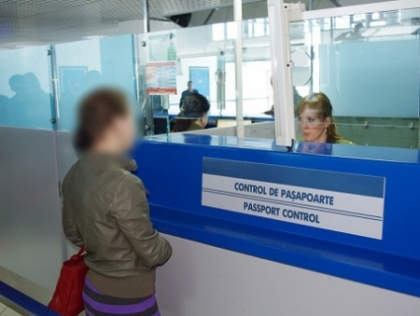 A sosit din Milano cu pasaport ramanesc fals. O femeie din Cimislia, cercetata A sosit din Milano cu pasaport ramanesc fals. O femeie din Cimislia, cercetata