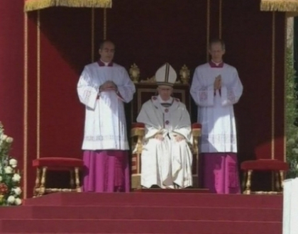 "A riscat atunci cand a decis sa se deplaseze cu o decapotabila". Papa Francisc, investit oficial "A riscat atunci cand a decis sa se deplaseze cu o decapotabila". Papa Francisc, investit oficial