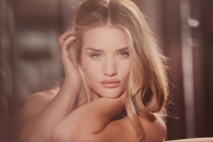 Iti taie respiratia: Cel mai hot model britanic, in lenjerie intima de inspiratie retro - VIDEO
Iti taie respiratia: Cel mai hot model britanic, in lenjerie intima de inspiratie retro - VIDEO