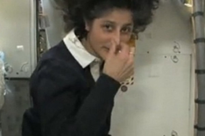 Cum se foloseste toaleta in spatiu? Ghidul vietii de astronaut dezvaluie si acest secret - VIDEO

