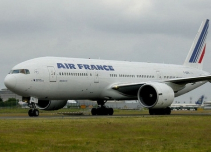 Incident bizar pe un aeroport in SUA. Un francez in uniforma falsa a fost gasit in cabina pilotilor