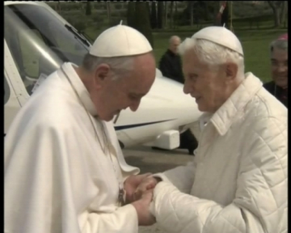 Eveniment istoric pentru biserica catolica. Papa Francisc si Papa Benedict al 16-lea, la o cina privata 
