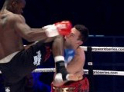 KO catastrofal. I-a strambat nasul cu o lovitura inumana. Video interzis sub 18 ani KO catastrofal. I-a strambat nasul cu o lovitura inumana. Video interzis sub 18 ani