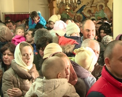 "Sfanta" aglomeratie. Cum s-au imbulzit in biserici sute de enoriasi dupa prima saptamana de post