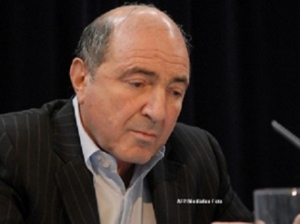 Apropiatii lui Berezovski nu cred in varianta sinuciderii: "Cei care il cunosc stiu ca e imposibil" Apropiatii lui Berezovski nu cred in varianta sinuciderii: "Cei care il cunosc stiu ca e imposibil"