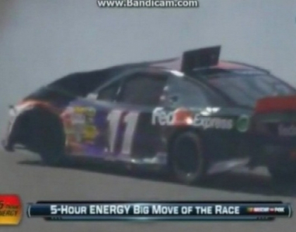 Bataie la cursele NASCAR! Doi piloti s-au luat la pumni dupe ce si-au ciocnit masinile Bataie la cursele NASCAR! Doi piloti s-au luat la pumni dupe ce si-au ciocnit masinile