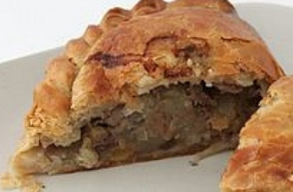 O adolescenta a vrut sa manance o placinta cu carne. Ce s-a intamplat a revoltat un intreg oras