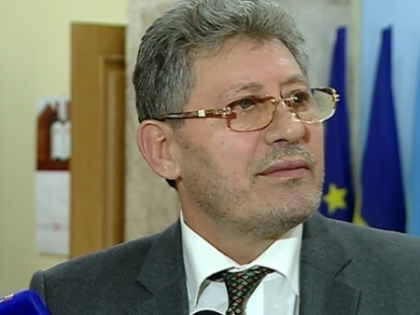 Ghimpu explica de ce poarta iarasi barba: Este in semn de doliu. Dedicata decesului Aliantei!