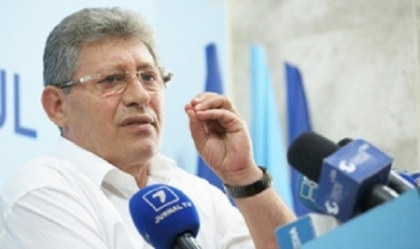 Ghimpu, despre protestul PCRM: Le-am oferit mamaliga si cutitul si au prins la curaj Ghimpu, despre protestul PCRM: Le-am oferit mamaliga si cutitul si au prins la curaj