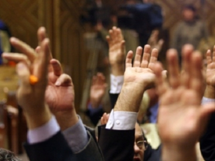Deputatii au decis. Persoanele care au pensii mai mici de 1300 de lei vor beneficia de majorari de la 1 aprilie Deputatii au decis. Persoanele care au pensii mai mici de 1300 de lei vor beneficia de majorari de la 1 aprilie