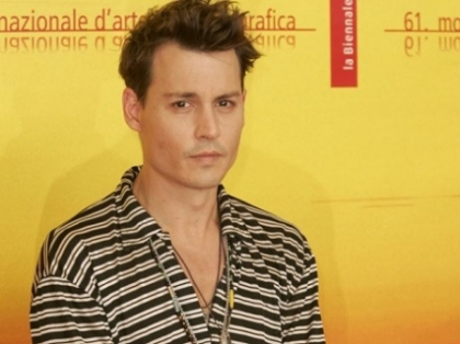 A tinut-o mereu ascunsa de paparazzi. Uite cum arata frumoasa fiica blonda a lui Johnny Depp - FOTO A tinut-o mereu ascunsa de paparazzi. Uite cum arata frumoasa fiica blonda a lui Johnny Depp - FOTO