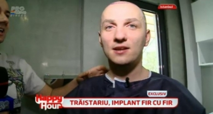 Imagini socante! Mihai Traistariu plin de sange in timpul operatiei de implant de par
Imagini socante! Mihai Traistariu plin de sange in timpul operatiei de implant de par