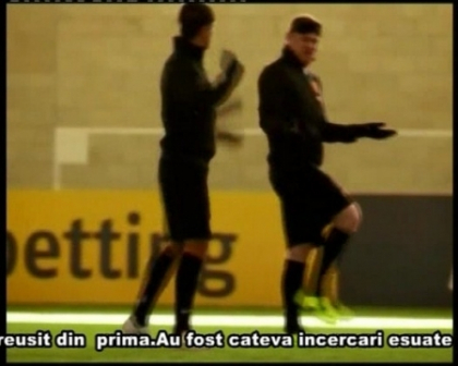 Wayne Rooney marcheaza chiar si cu ochii legati! Experimentul inedit facut de Manchester United Wayne Rooney marcheaza chiar si cu ochii legati! Experimentul inedit facut de Manchester United