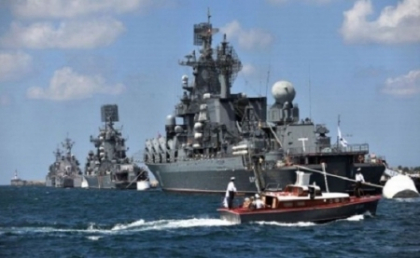 Ursul rus face valuri in Marea Neagra. Vladimir Putin a fost prezent la manevrele militare Ursul rus face valuri in Marea Neagra. Vladimir Putin a fost prezent la manevrele militare