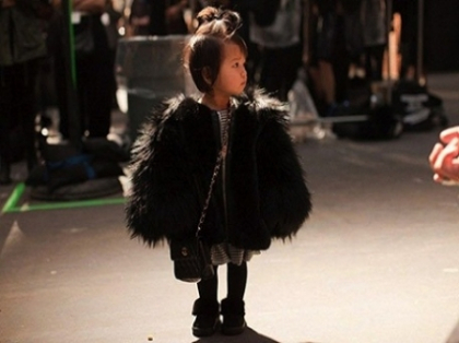 Poate fi ceva mai dulce? Cunoaste-o pe cea mai cocheta fashionista: Alia Wang - FOTO Poate fi ceva mai dulce? Cunoaste-o pe cea mai cocheta fashionista: Alia Wang - FOTO