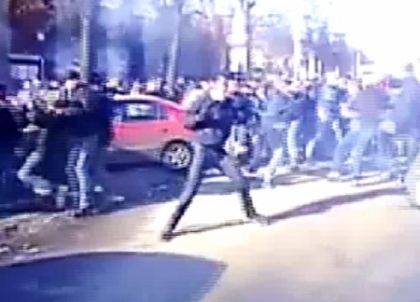Sute de suporteri s-au luat la pumni in plina strada! O partida din Rusia, marcata de incidente