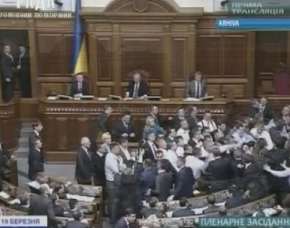 Rada Suprema de la Kiev este blocata de catre opozitie! Deputatii au baricadat tribuna Parlamentului