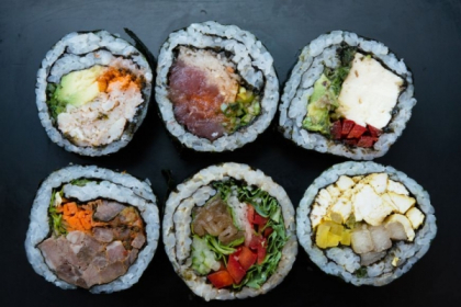 Locuitorii unui cartier sic din Tokio vor sa desfiinteze un tabu: turistii pot degusta carne de balena, in loc de sushi. Cum au reactiona strainii la aceasta provocare