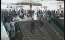 Berlusconi vrea sa faca selectia insotitoarelor de bord din trenurile de mare viteza Berlusconi vrea sa faca selectia insotitoarelor de bord din trenurile de mare viteza