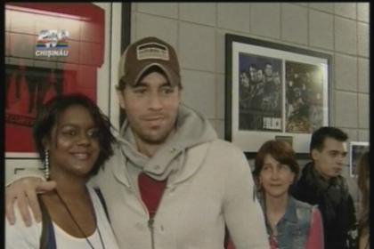 Enrique Iglesias a topit inimile miilor de fane. A sustinut un concert LIVE la Londra