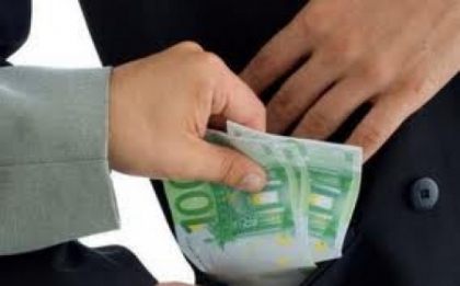 O avocata din Chisinau, retinuta de ofiterii CNA! Cat a cerut pentru "eliberarea" unui detinut