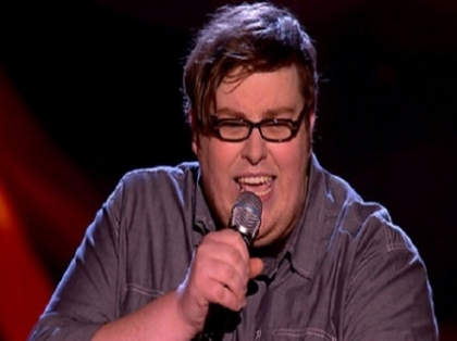 Un jurat de la The Voice a ingenunchiat in fata acestui concurent. Asculta ce voce are - VIDEO