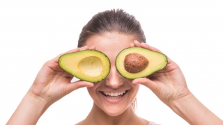 Dieta anti-acnee. Sfaturile unui nutritionist pentru o piele sanatoasa