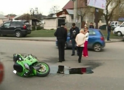 Fiica deputatului Valeriu GUMA, implicata intr-un ACCIDENT pe viaduct! Un motociclist, la spital Fiica deputatului Valeriu GUMA, implicata intr-un ACCIDENT pe viaduct! Un motociclist, la spital