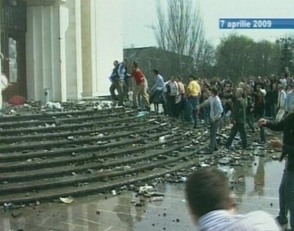 Cine a scos oamenii in piata? Cine a stat in spatele violentelor din 7 aprilie? Vezi ce spun politicienii