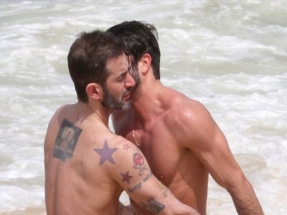 FIERBINTE! Designerul Marc Jacobs, in ipostaze sexy cu iubitul sau pe plaja - GALERIE FOTO FIERBINTE! Designerul Marc Jacobs, in ipostaze sexy cu iubitul sau pe plaja - GALERIE FOTO