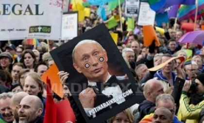 FOTO. Vladimir Putin, intampinat la Amsterdam cu un protest al aparatorilor drepturilor homosexualilor FOTO. Vladimir Putin, intampinat la Amsterdam cu un protest al aparatorilor drepturilor homosexualilor