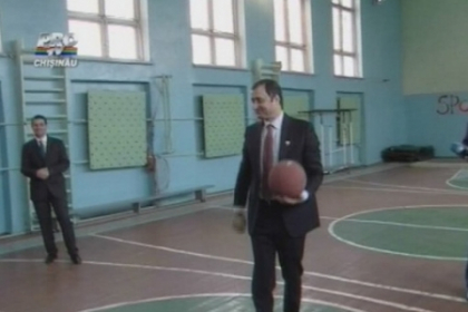 Vlad Filat va tine post in loc de dieta