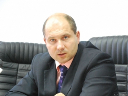 Directorul ANRE, Victor Parlicov, audiat in Comisia Economie a Parlamentului. "De ce scumpiti curentul?"