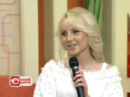 Katalina Rusu se marita? Uite cu ce inel s-a afisat interpreta la emisiunea O seara perfecta - VIDEO Katalina Rusu se marita? Uite cu ce inel s-a afisat interpreta la emisiunea O seara perfecta - VIDEO