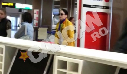 Daca riposta, o incurca rau de tot! Andreea Marin, obligata sa se lase pipaita de o femeie in aeroport - VIDEO
