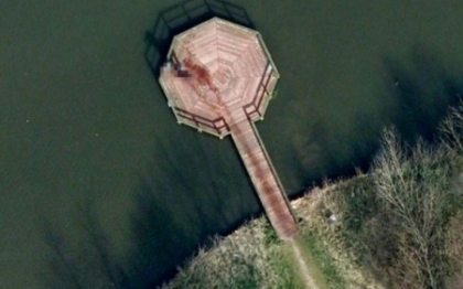 Posibila crima comisa in Olanda, surprinsa de satelitii Google Earth. Urme de sange in imagini