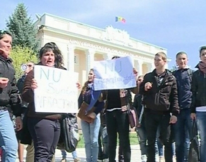 Revolta in Cahul. Zeci de elevi au protestat impotriva regulilor de la BAC! Ce i-a nemultumit