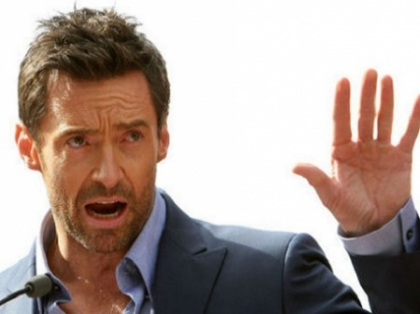 Hugh Jackman, atacat de o fana cu un aparat de ras electric! Afla ce a patit actorul