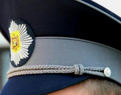 Uniforme noi pentru politisti. Dorin Recean s-a abtinut cu greu sa nu rada in timpul prezentarii Uniforme noi pentru politisti. Dorin Recean s-a abtinut cu greu sa nu rada in timpul prezentarii