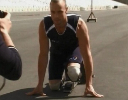 La doar doua luni dupa ce si-a ucis prietena, Oscar Pistorius si-a gasit alta. Cum a fost surprins in club La doar doua luni dupa ce si-a ucis prietena, Oscar Pistorius si-a gasit alta. Cum a fost surprins in club