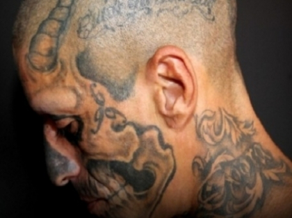 Moda EXTREMA! Un barbat si-a tatuat globii oculari cu cerneala - GALERIE FOTO Moda EXTREMA! Un barbat si-a tatuat globii oculari cu cerneala - GALERIE FOTO