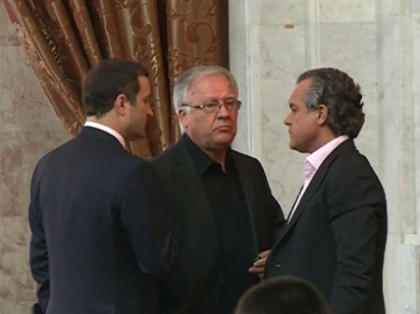 VIDEO. S-au impacat? Filat si Plahotniuc, de vorba in Parlament. Despre ce crezi ca au discutat VIDEO. S-au impacat? Filat si Plahotniuc, de vorba in Parlament. Despre ce crezi ca au discutat