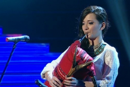 Moldoveanca cu saxofonul: Si sexy, si talentata. A renuntat la straiele populare si a aratat ce poate Moldoveanca cu saxofonul: Si sexy, si talentata. A renuntat la straiele populare si a aratat ce poate