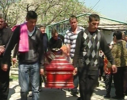 Moldoveanca omorata in Israel, condusa pe ultimul drum. Rudele nu-si pot reveni din soc Moldoveanca omorata in Israel, condusa pe ultimul drum. Rudele nu-si pot reveni din soc