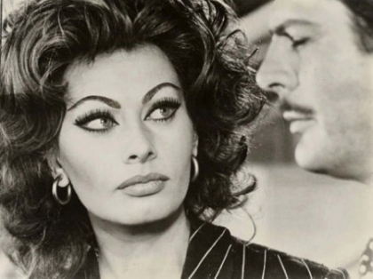 Sophia Loren arata SENZATIONAL la 78 de ani. Artista a purtat o rochie cu umerii goi - FOTO Sophia Loren arata SENZATIONAL la 78 de ani. Artista a purtat o rochie cu umerii goi - FOTO