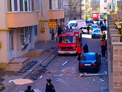 EXPLOZIE intr-un apartament din sectorul Ciocana! Un adolescent de 17 ani, ranit EXPLOZIE intr-un apartament din sectorul Ciocana! Un adolescent de 17 ani, ranit